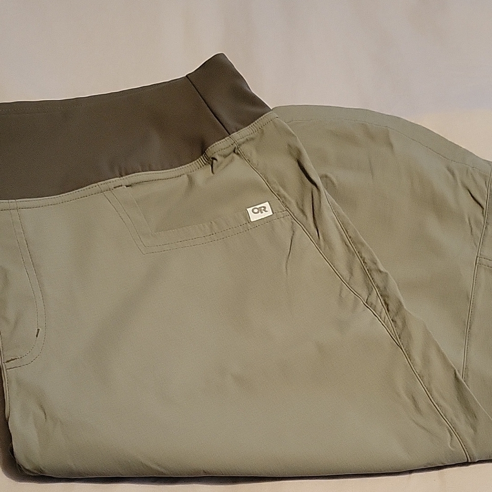 Outdoor Research Green Capris with Relaxed Fit and Soft Fabric